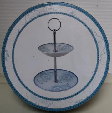 Etagère wit porselein met bloemendecoratie compleet met doos beschikbaar voor biedingen