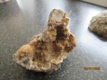 CALCIET/  CERUSSIET? MINERAAL  beschikbaar voor biedingen