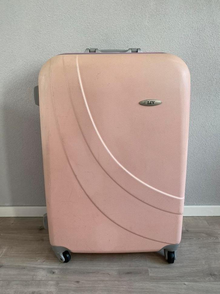 Zalm roze Liv ruim koffer spinner cijferslot  4 wielen, Sieraden, Tassen en Uiterlijk, Koffers, Gebruikt, Hard kunststof, 70 cm of meer