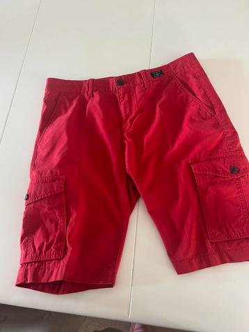Tommy Hilfiger heren korte broek W33 izgst rood beschikbaar voor biedingen