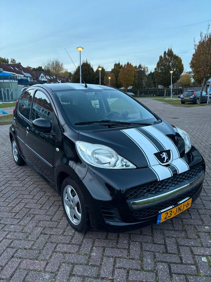Sportieve zw/wit Peugeot 107 1.0 12V 5DR 2-TRONIC 2009 Zwart, Auto's, Peugeot, Particulier, Airbags, Airconditioning, Benzine