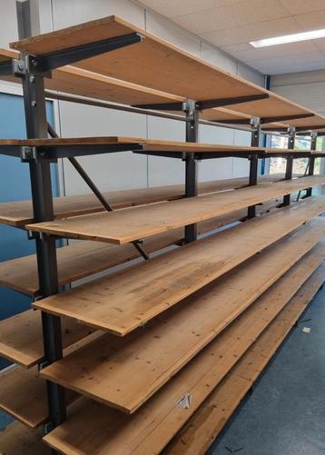 Draagarmstelling dubbel dubbelzijdig v.v. legplanken. beschikbaar voor biedingen