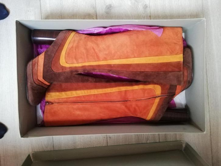 Vintage 60ties/70ties laarzen met blokhak in suède mt 40, Kleding | Dames, Schoenen, Zo goed als nieuw, Hoge laarzen, Ophalen of Verzenden
