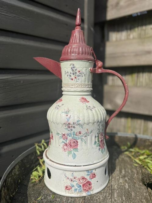 Decoratieve vintage theepot met onderstel – romantisch bloem, Huis en Inrichting, Woonaccessoires | Overige, Gebruikt, Ophalen of Verzenden