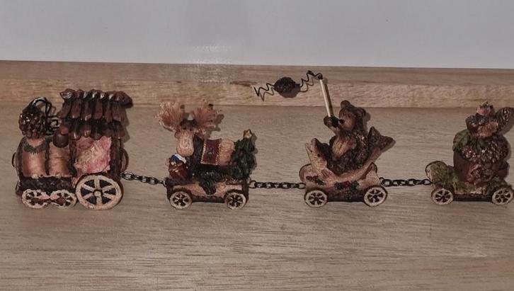 Kersttrein met bosdieren – decoratief tafereel (4-delig), Diversen, Kerst, Zo goed als nieuw, Ophalen of Verzenden