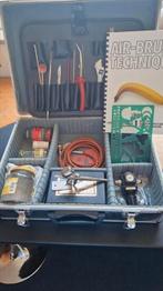 AIRBRUSCH Koffer met airset en gereedschap en boeken, Ophalen of Verzenden, Zo goed als nieuw, Airbrush en Toebehoren