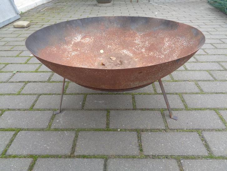 Grote verroeste vuurschaal dia 60 cm op voetjes, Tuin en Terras, Vuurschalen, Gebruikt, Ophalen