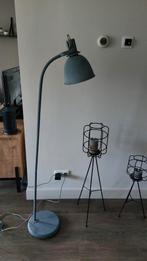 Mooie vloerlamp grijs, Huis en Inrichting, Lampen | Vloerlampen, Ophalen, Zo goed als nieuw, Metaal, 150 tot 200 cm