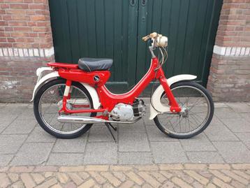Honda Pc 50 met geel bromfiets kenteken.  beschikbaar voor biedingen