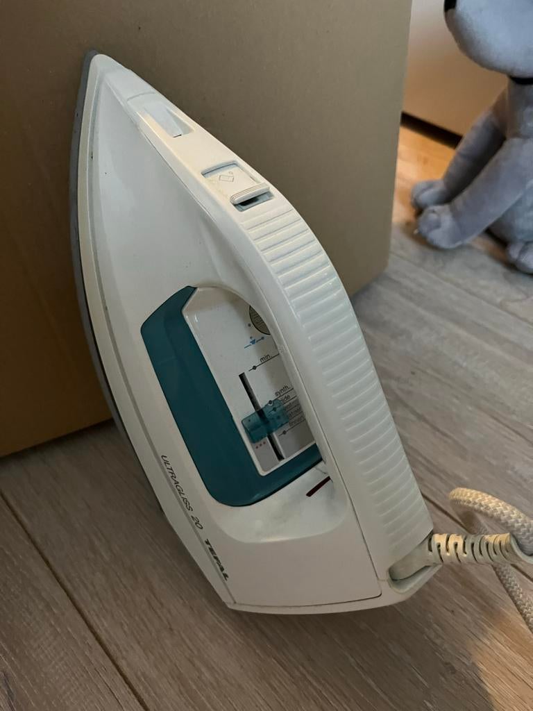 Goed werkend  stoom strijkijzer- Overcompleet, Ophalen of Verzenden, Gebruikt, Strijkijzer met snoer