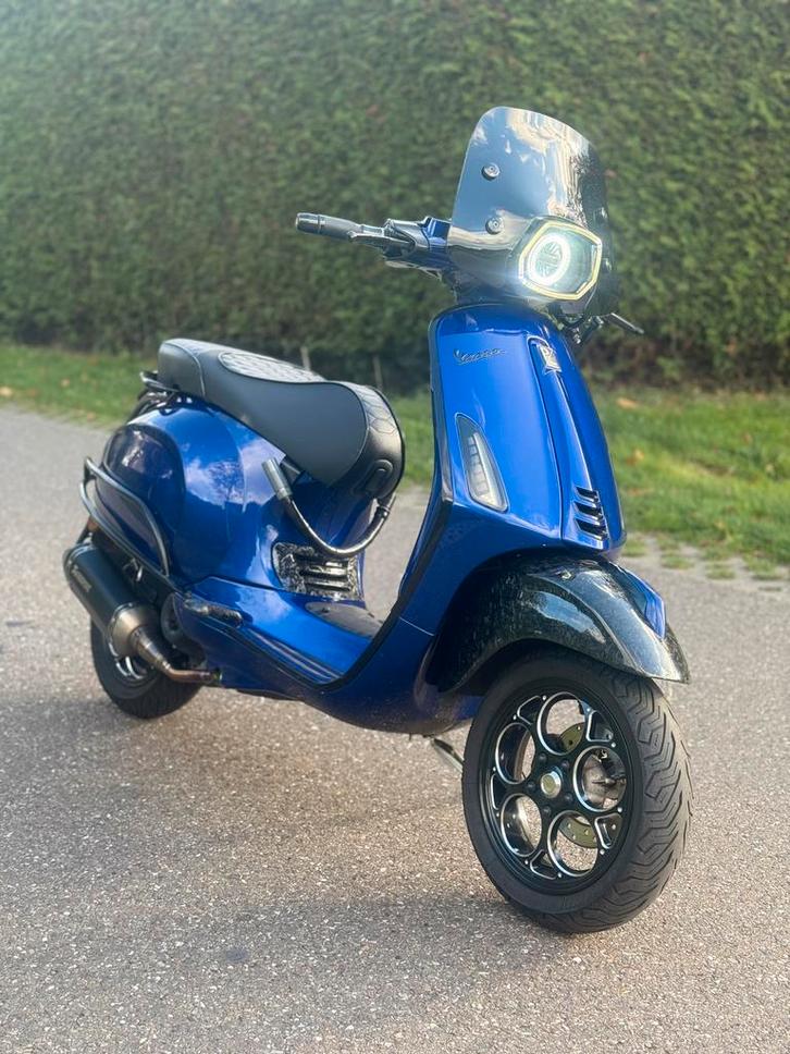 Vespa sprint iget 2021! Candy blue! Malossi 80cc AKRAPOVIC, Fietsen en Brommers, Scooters | Vespa, Zo goed als nieuw, Vespa S
