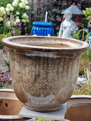 Vorstbestendige "bel" bloempotten          
Diameter 37 cm, beschikbaar voor biedingen