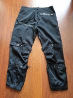 Stoere zwarte glanssatijn broek met strass - Amnesia 36, Amnesia, Zwart, Ophalen of Verzenden, Zo goed als nieuw