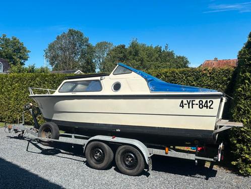 Inter 560 kajuit boot. Zonder motor en zonder trailer !!!!, Watersport en Boten, Motorboten en Motorjachten, Gebruikt, Polyester