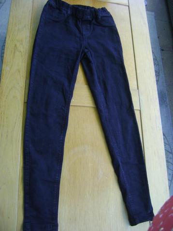 Zwarte jegging maat 40 beschikbaar voor biedingen