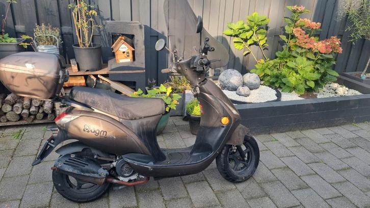 AGM Scooter met windscherm en koffer, Fietsen en Brommers, Brommeronderdelen | Scooters, Gebruikt, Overige merken, Overige typen