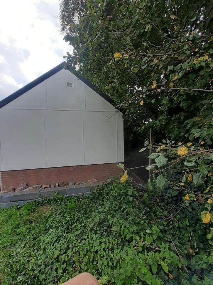 Schuur tekoop witte kunststof wanden, Tuin en Terras, Tuinhuizen, Gebruikt, Schuur, Kunststof, 500 cm of meer, 200 tot 400 cm