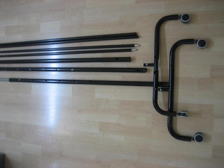 RIGGA KLEDINGREK, Kleding | Dames, Kledingrekken, Gebruikt, Met wielen, Ophalen