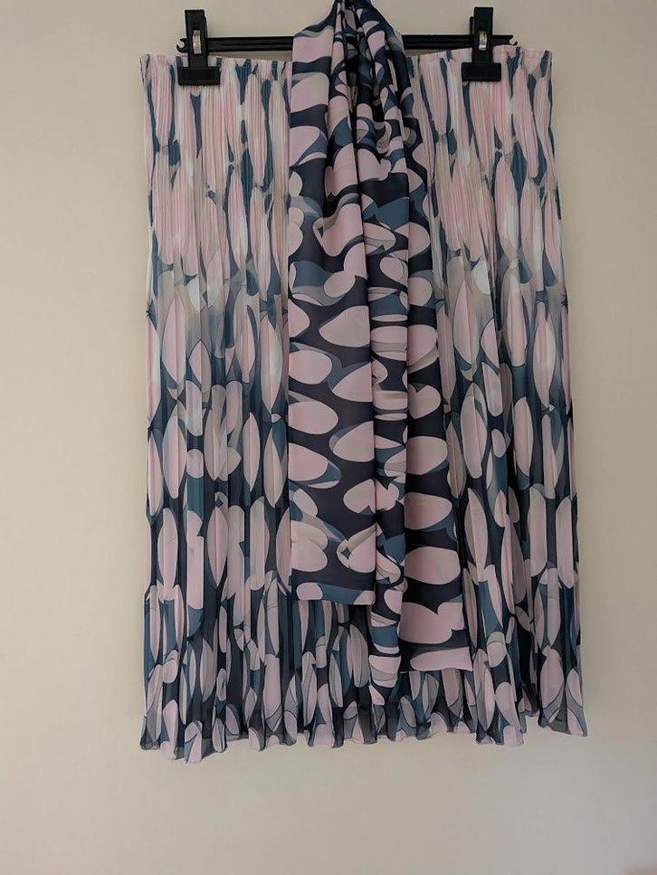 rok met bijpassende sjaal, Kleding | Dames, Rokken, Zo goed als nieuw, Maat 42/44 (L), Roze, Onder de knie, Ophalen of Verzenden