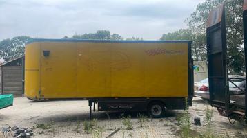 Be gesloten oplegger beschikbaar voor biedingen