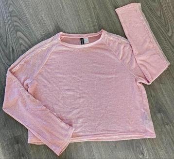 Lieve roze top met kant op de mouwtjes , maat M 38 40 beschikbaar voor biedingen