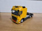 Volvo FH4 met dieplader, WSI, Hobby en Vrije tijd, Modelauto's | 1:50, Nieuw, Wsi, Ophalen of Verzenden, Bus of Vrachtwagen