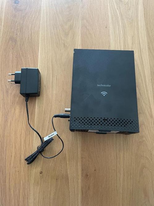 Technicolor TC7210 – Kabelmodem & Wi-Fi Router, Computers en Software, Routers en Modems, Gebruikt, Router met modem, Ophalen of Verzenden