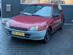 Toyota Starlet 1.3 16V 1997 Rood, Auto's, Euro 5, Stof, 4 cilinders, Starlet