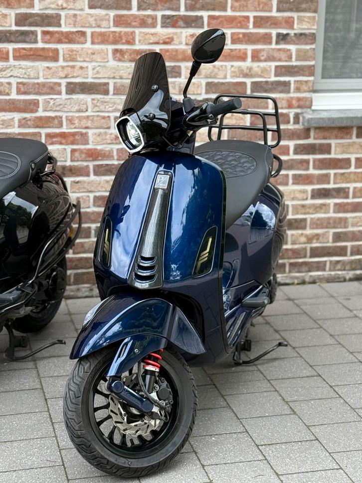 Vespa Sprint custom Audi blauw, Fietsen en Brommers, Scooters | Vespa, Zo goed als nieuw, Overige modellen, Maximaal 25 km/u, Benzine