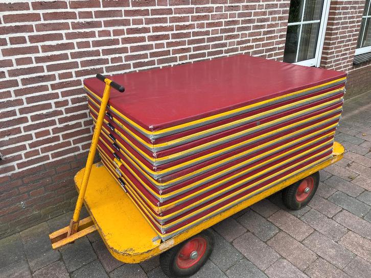 Turnmatten, gymmat turnmat, gymmatten valmat, valmatten, Sport en Fitness, Turnen, Gebruikt, Materiaal, Maat 36 t/m 42, Rood, Ophalen