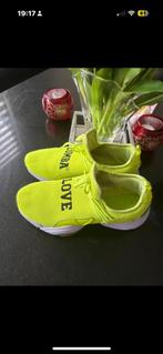 Zumba schoenen te koop, Ophalen of Verzenden, Zo goed als nieuw, Schoenen