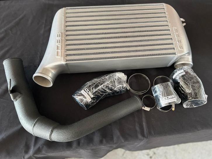 Cobb Tuning Intercooler + chargepipe kit - Subaru WRX 15-21, Auto diversen, Tuning en Styling, Ophalen of Verzenden