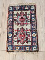 Klein Perzisch tapijt 55x35 cm, Ophalen, Minder dan 50 cm, Gebruikt, Perzisch