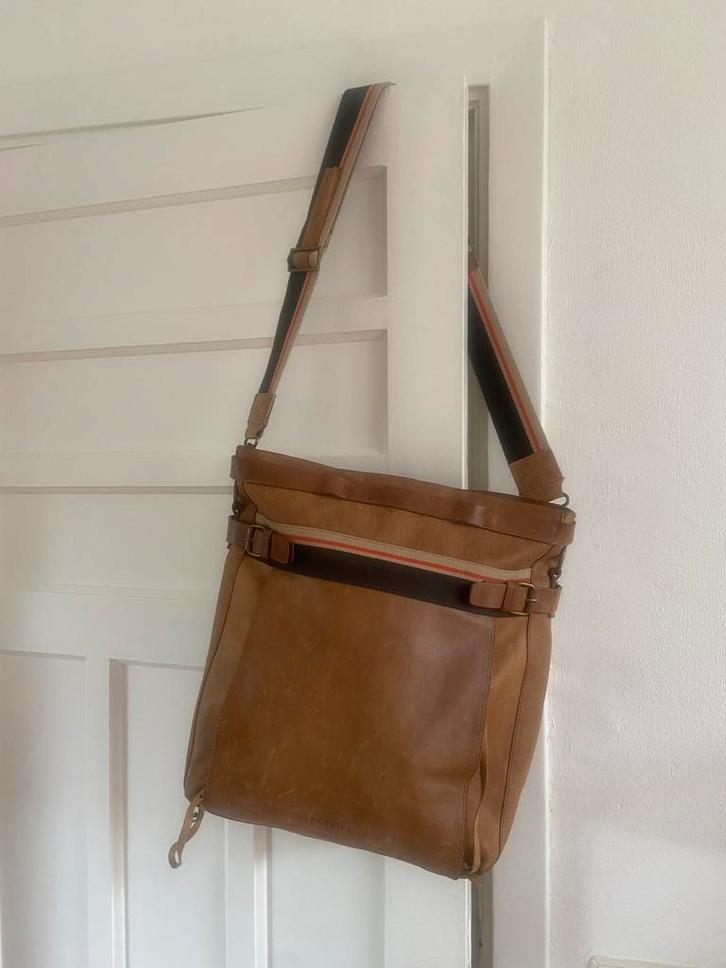 Lederen schoudertas / rugtas Ferrigi, Sieraden, Tassen en Uiterlijk, Tassen | Schoudertassen, Gebruikt, Overige merken, Bruin
