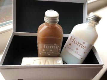 Set van Home zeep + 2 doucheschuim/badschuim beschikbaar voor biedingen