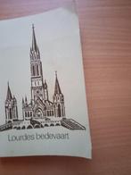 Souvenirs van Lourdesreis. Boekje. Speld.Hanger vingerhoed., Nieuw, Ophalen of Verzenden