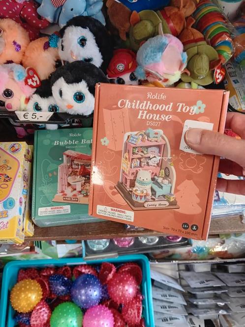 Rolife Childhood Toy House - Nieuw DIY Poppenhuis, Kinderen en Baby's, Speelgoed | Poppenhuizen, Nieuw, Poppenhuis, Ophalen of Verzenden