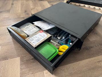 Lade voor in serverkast beschikbaar voor biedingen