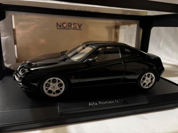 Norev Alfa Romeo GTV UNIEK zwart met zwart interieur Nieuw, Hobby en Vrije tijd, Modelauto's | 1:18, Nieuw, Auto, Norev, Ophalen of Verzenden