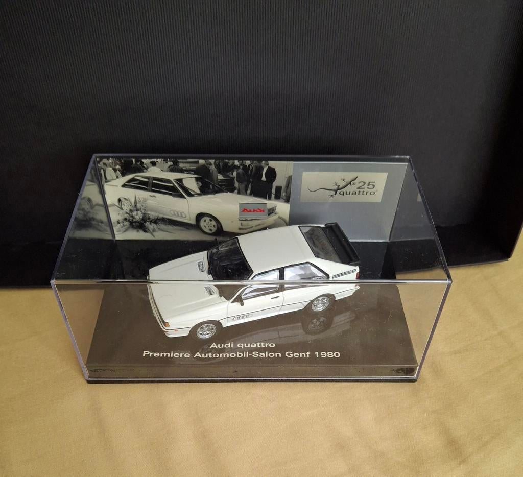 Audi Quattro 1980, 1:43 wit, in kadodoos met sleutelhanger, Hobby en Vrije tijd, Modelauto's | 1:43, Ophalen of Verzenden, Auto