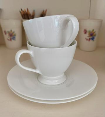 2 kop en schotels wit Villeroy en Boch beschikbaar voor biedingen