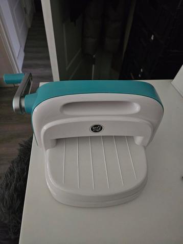Love2Craft Stans-en embrossingmachine  beschikbaar voor biedingen