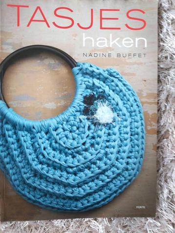 BREIEN EN HAKEN - tasjes - sjaals enz. / 2 boeken beschikbaar voor biedingen