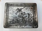 Vintage metalen blik met jachttafereel – decoratief reliëf, Ophalen of Verzenden