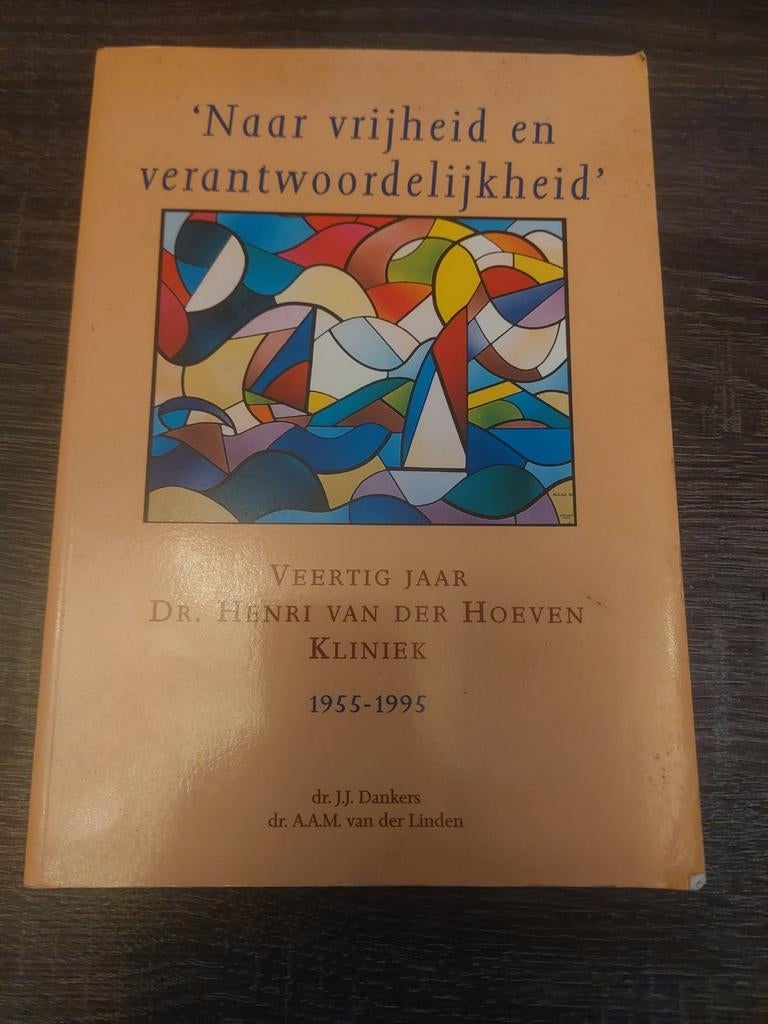 Naar vrijheid en verantwoordelijkheid - Henri van der Hoeven, Boeken, Ophalen of Verzenden, Gelezen, Dr. J.J. Dankers, dr. A.A.M. van der Linden