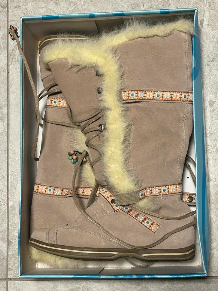 Roxy indianen moccasin boots in bijna nieuwstaat, mt 40, Kleding | Dames, Schoenen, Zo goed als nieuw, Hoge laarzen, Beige, Ophalen of Verzenden