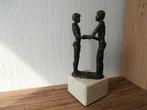 Brons Beeld  van Astrid Veldhuyzen    Vriendschap ,, Dank, Ophalen of Verzenden, Zo goed als nieuw, Mens