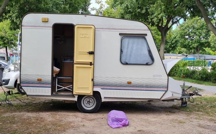 Caravan Adria, Caravans en Kamperen, Caravans, Particulier, tot en met 3, 500 - 750 kg, Rondzit, Adria, Omvormbare zithoek, Vast bed