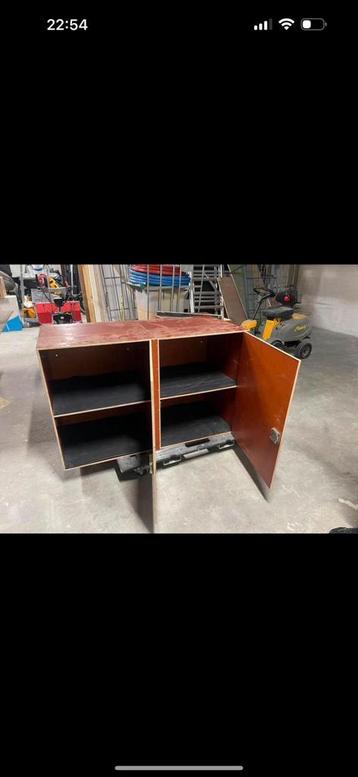 Wandkast/ opslagkast voor schuur,werkplaats, hobbyruimte beschikbaar voor biedingen