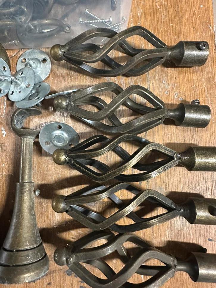 3 bronskleurige gordijnroedes met ophang steunen, Huis en Inrichting, Stoffering | Gordijnen en Lamellen, Zo goed als nieuw, Minder dan 100 cm